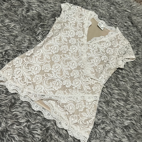 Cream and tan lace blouse - Picture 1 of 2